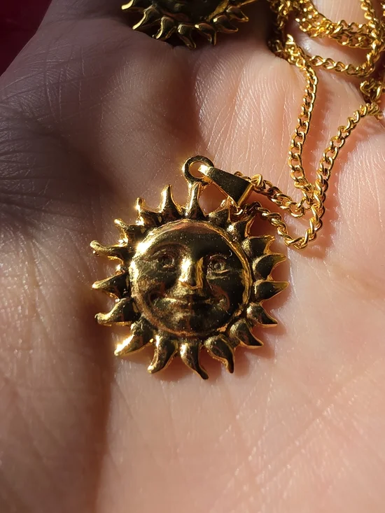 Whimsical 90s Gold Sun Face Pendant Necklace and Clip-ins Earring Set - Picture 4 of 11